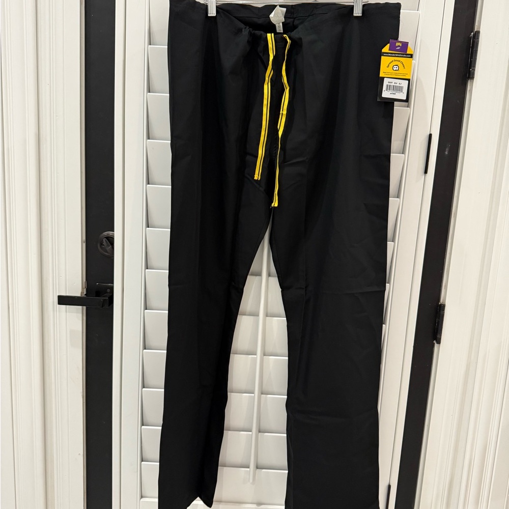 Medical Scrub WonderWink Black with Yellow‎ Accents